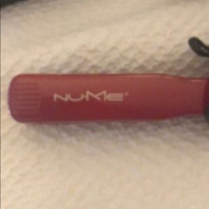 Nume straightner